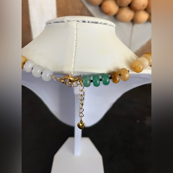 New Artisan made multicolored beaded necklace - Picture 3 of 5